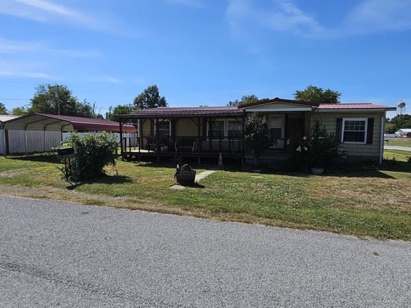 100 S East Street , Woodlawn, IL 62898
