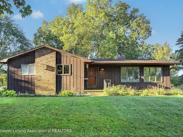 9731 Riverside Drive, Grand Ledge, MI 48837
