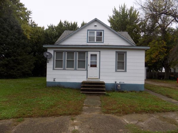113 Center Street, Jackson, MN 56143
