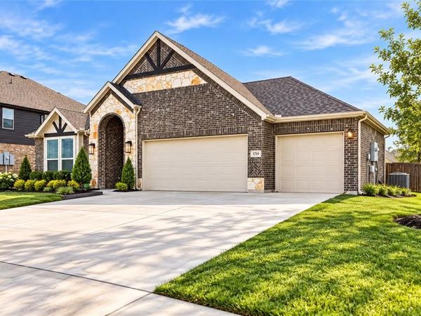 1719 Newport Lane , Cedar Hill, TX 75104