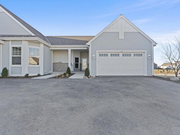 1383 Prairie Creek CIRCLE, Unit 16E, Oconomowoc, WI 53066
