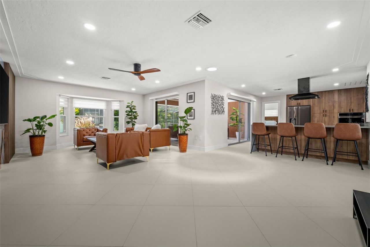 7520 Curtiss Avenue, Sarasota, FL 34231 Photo