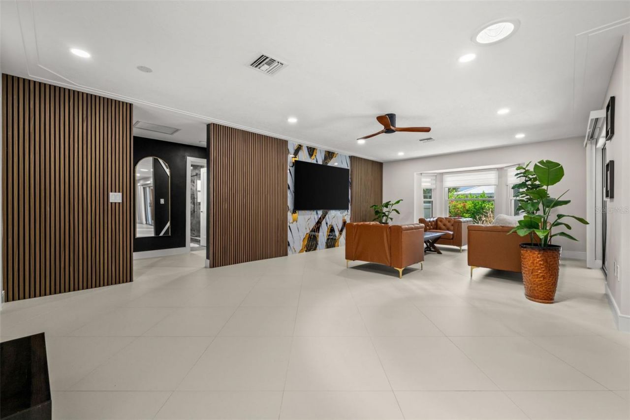 7520 Curtiss Avenue, Sarasota, FL 34231 Photo