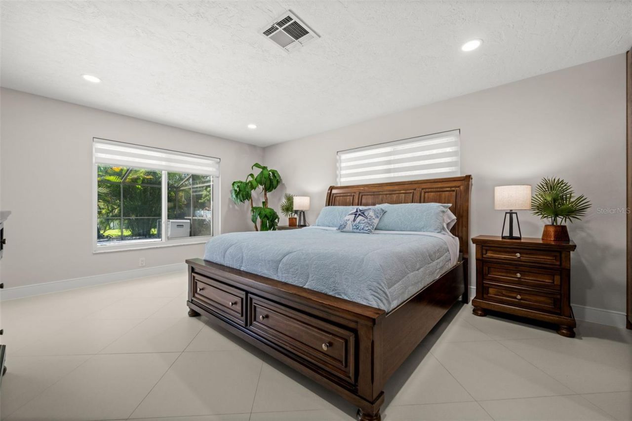 7520 Curtiss Avenue, Sarasota, FL 34231 Photo
