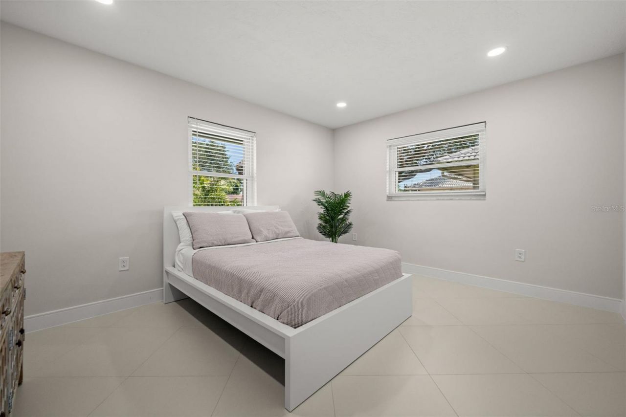 7520 Curtiss Avenue, Sarasota, FL 34231 Photo