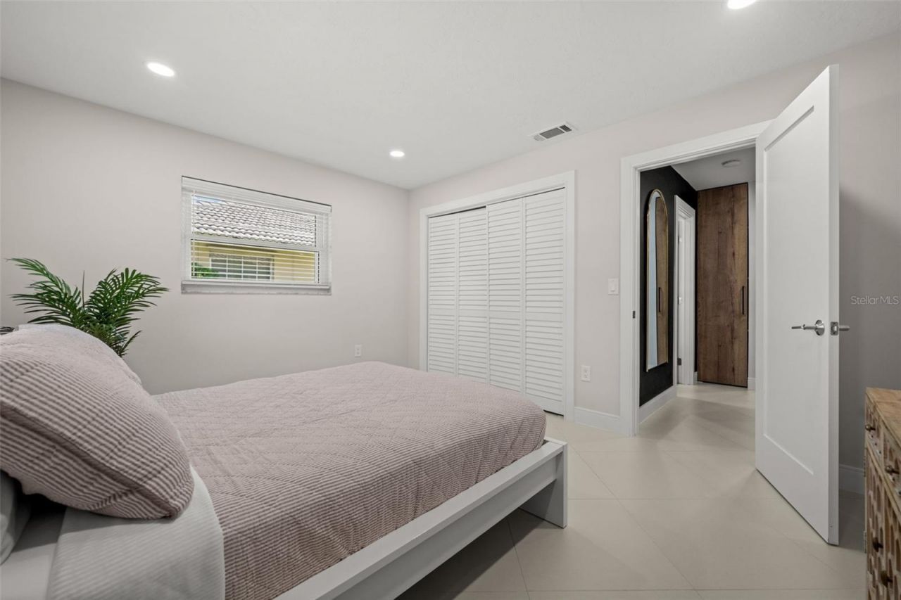 7520 Curtiss Avenue, Sarasota, FL 34231 Photo