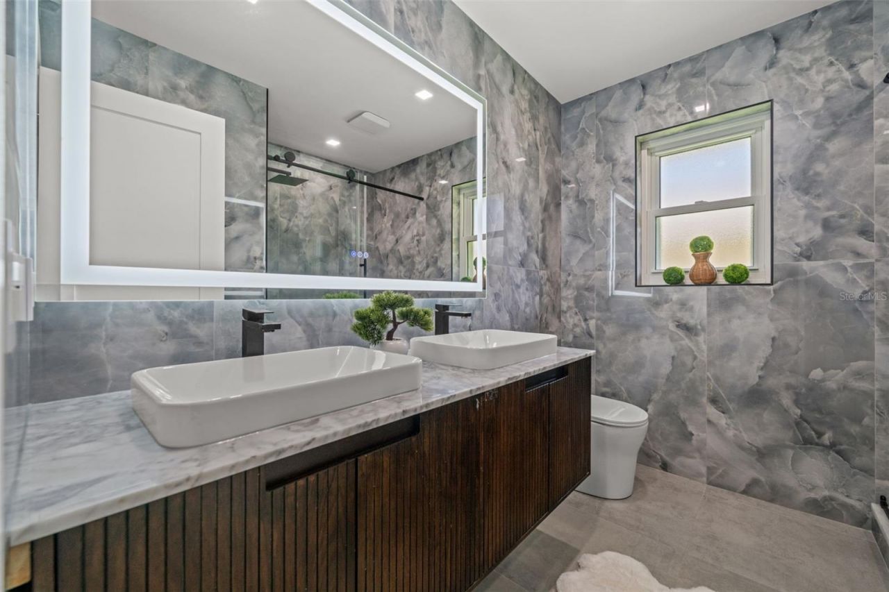 7520 Curtiss Avenue, Sarasota, FL 34231 Photo