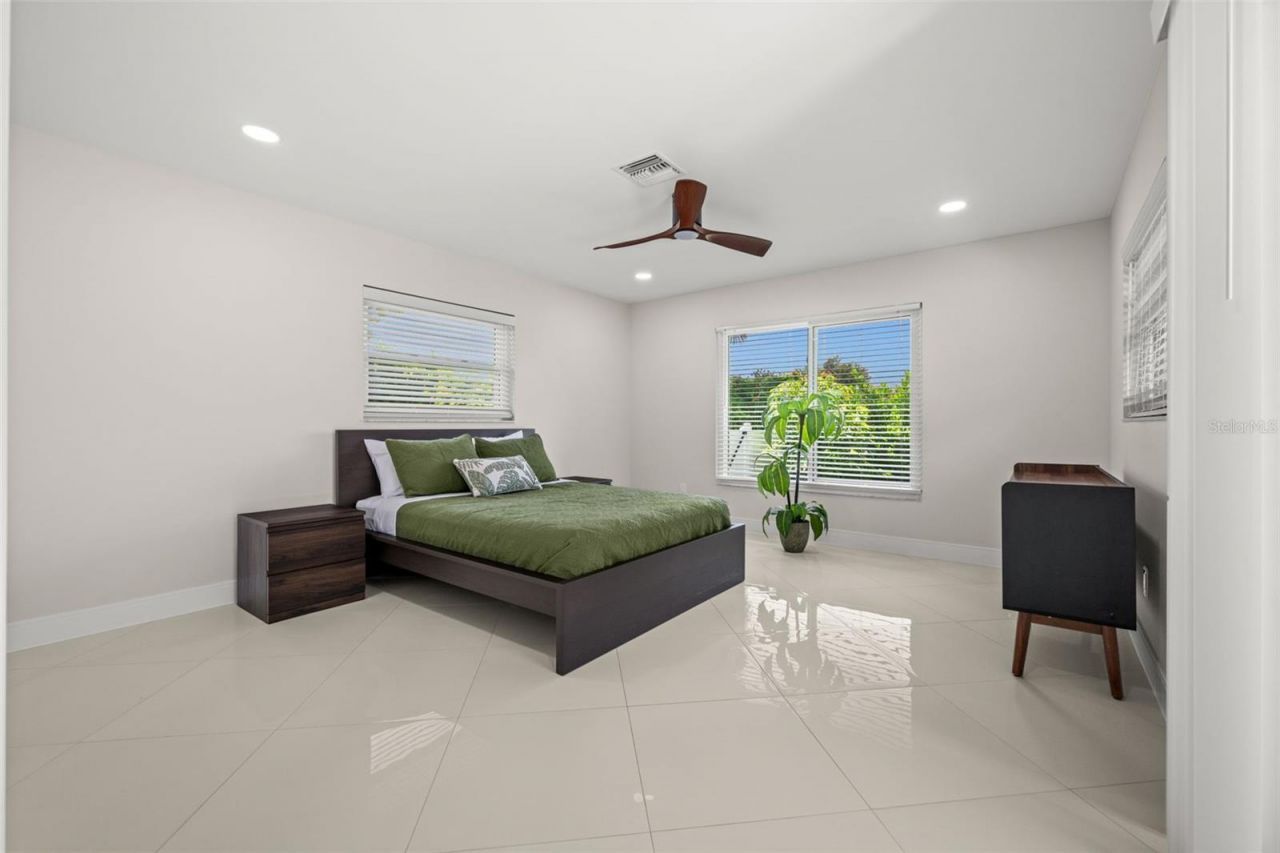 7520 Curtiss Avenue, Sarasota, FL 34231 Photo