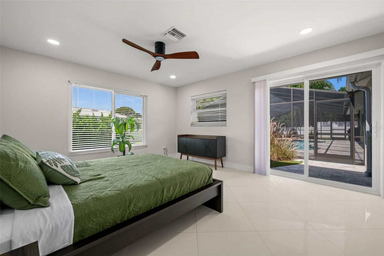 7520 Curtiss Avenue, Sarasota, FL 34231 Photo