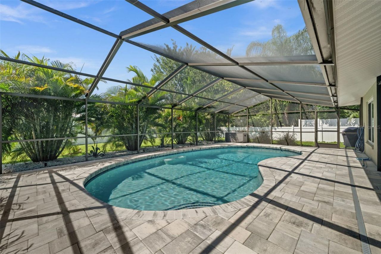 7520 Curtiss Avenue, Sarasota, FL 34231 Photo