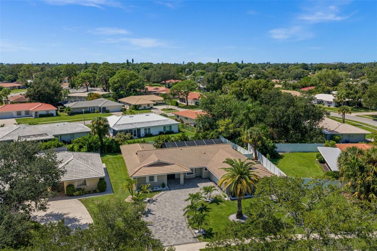 7520 Curtiss Avenue, Sarasota, FL 34231 Photo