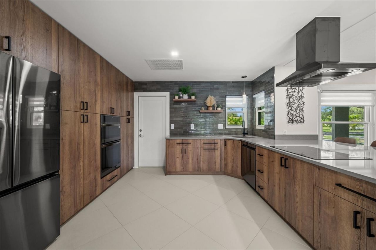7520 Curtiss Avenue, Sarasota, FL 34231 Photo