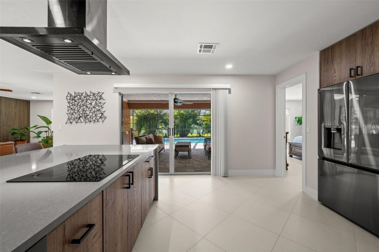 7520 Curtiss Avenue, Sarasota, FL 34231 Photo
