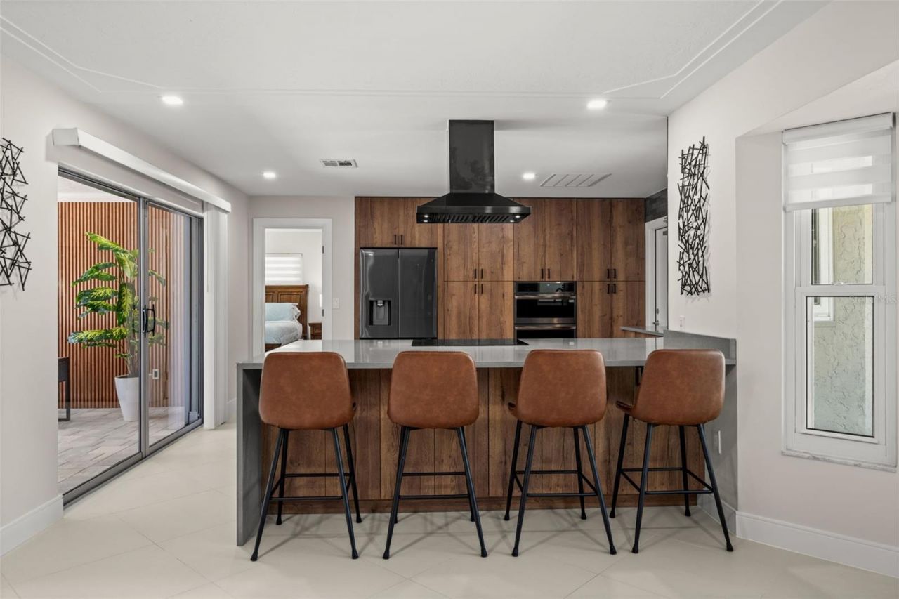 7520 Curtiss Avenue, Sarasota, FL 34231 Photo