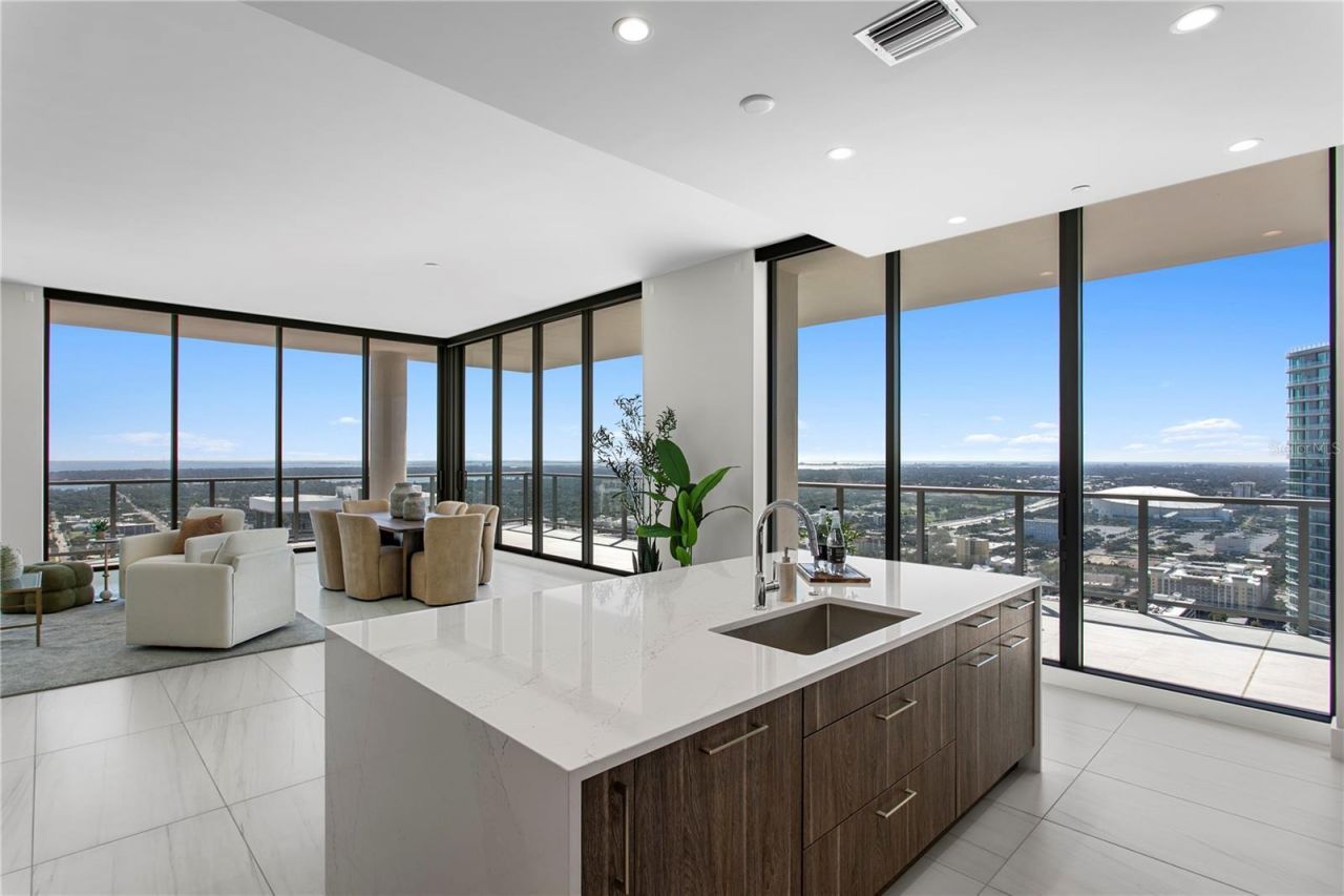 275 1st Avenue S, Unit 4004, Saint Petersburg, FL 33701 Photo