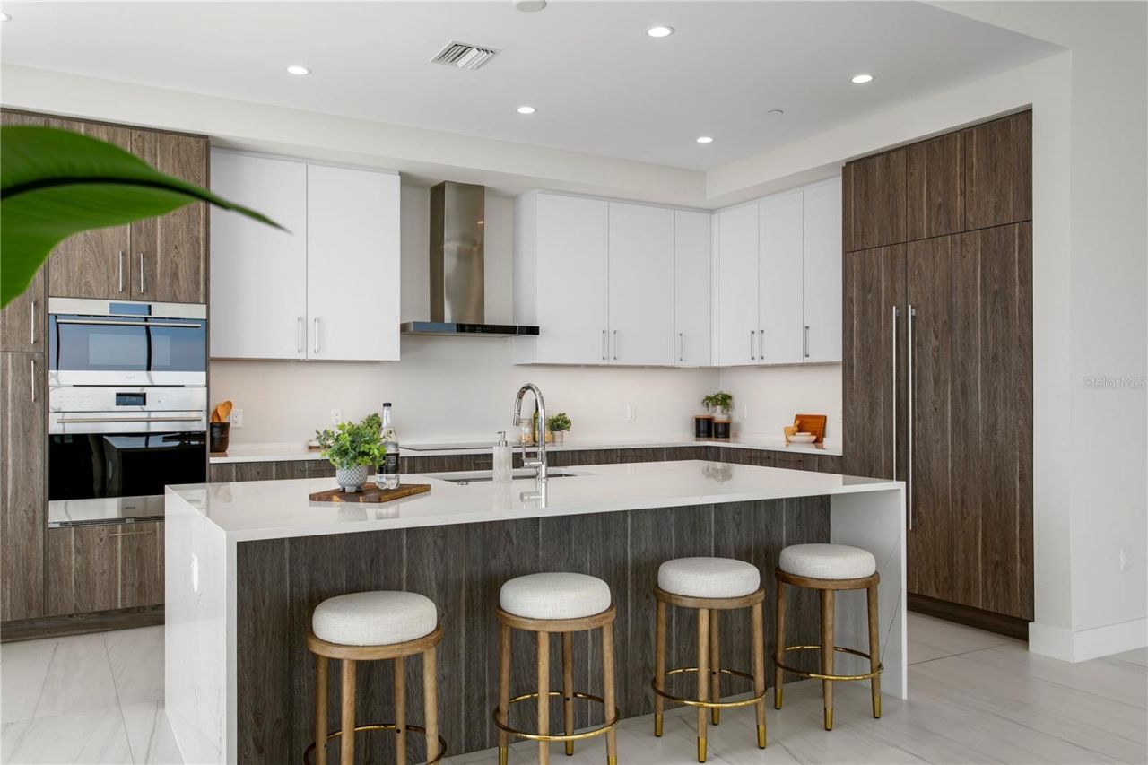 275 1st Avenue S, Unit 4004, Saint Petersburg, FL 33701 Photo
