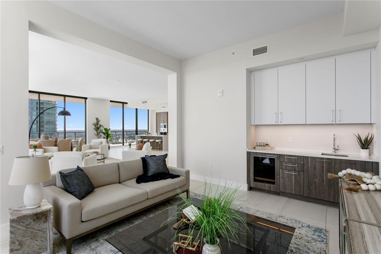 275 1st Avenue S, Unit 4004, Saint Petersburg, FL 33701 Photo
