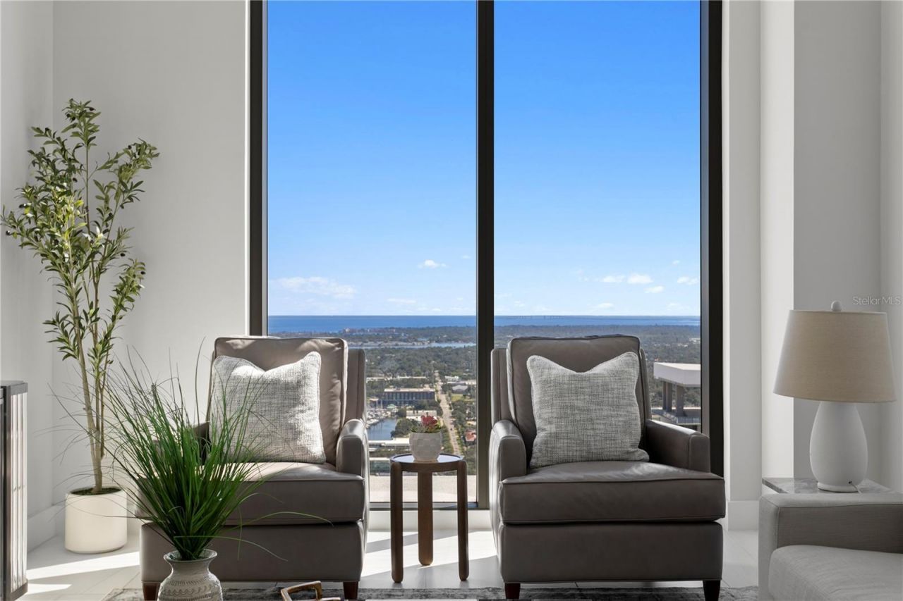275 1st Avenue S, Unit 4004, Saint Petersburg, FL 33701 Photo