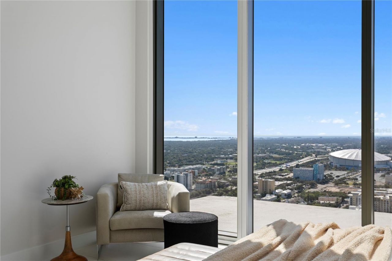 275 1st Avenue S, Unit 4004, Saint Petersburg, FL 33701 Photo