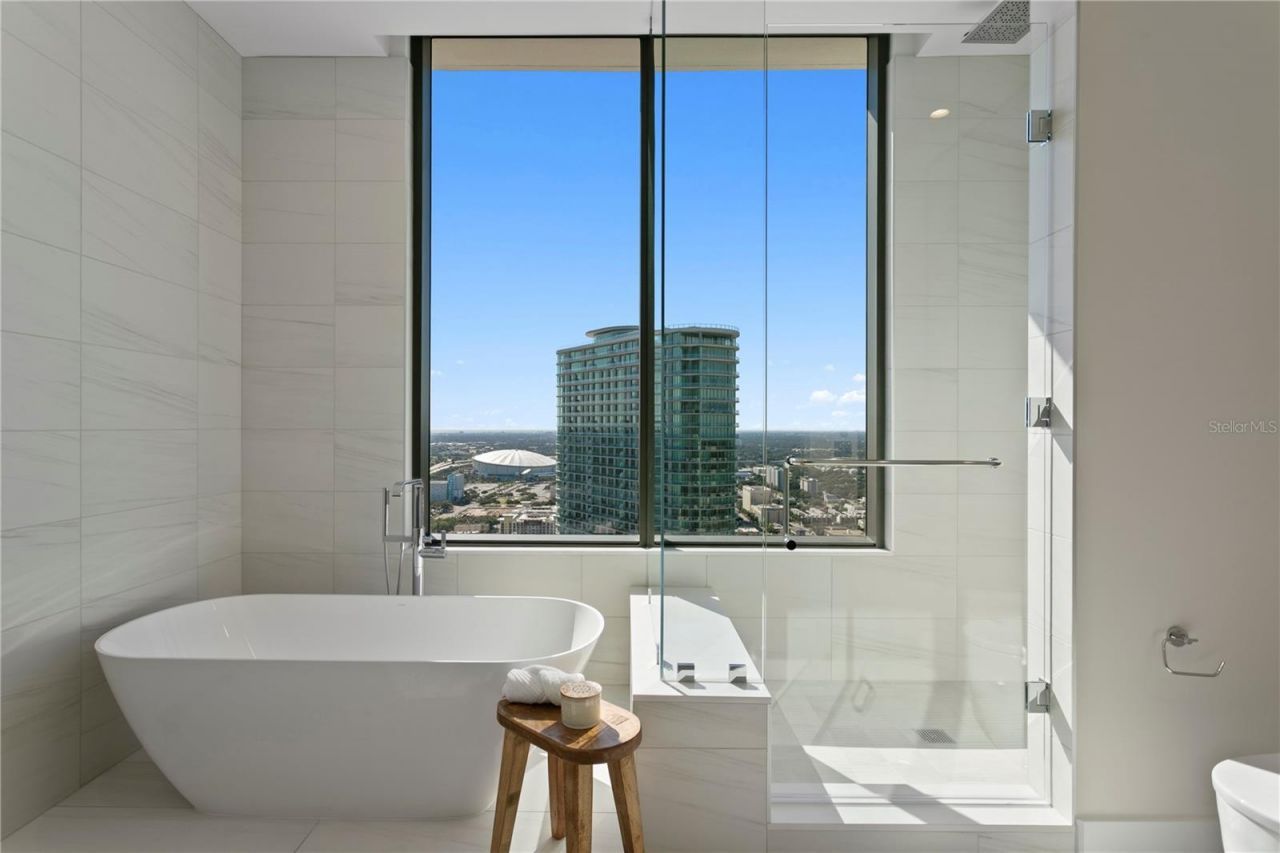 275 1st Avenue S, Unit 4004, Saint Petersburg, FL 33701 Photo