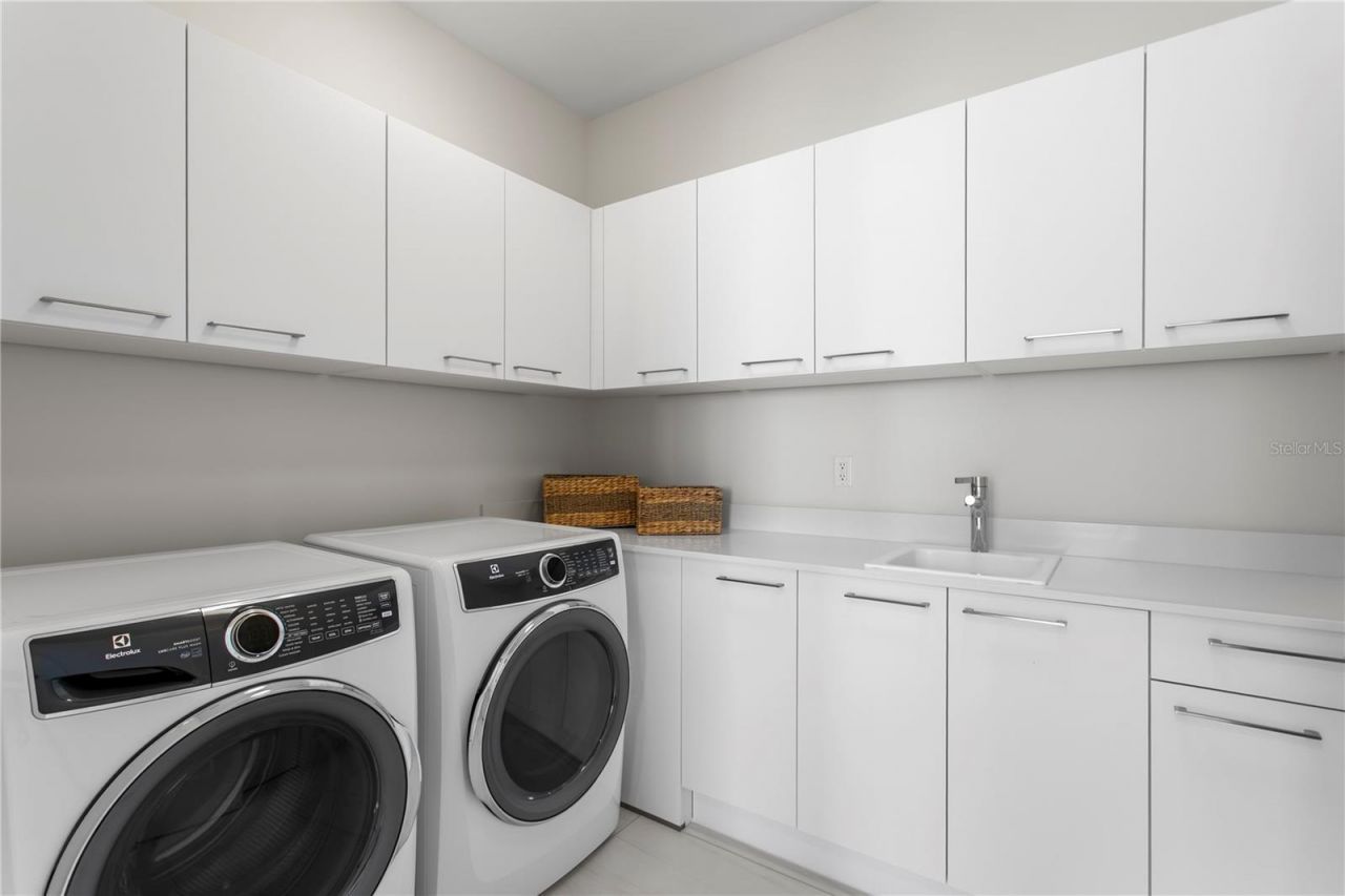 275 1st Avenue S, Unit 4004, Saint Petersburg, FL 33701 Photo