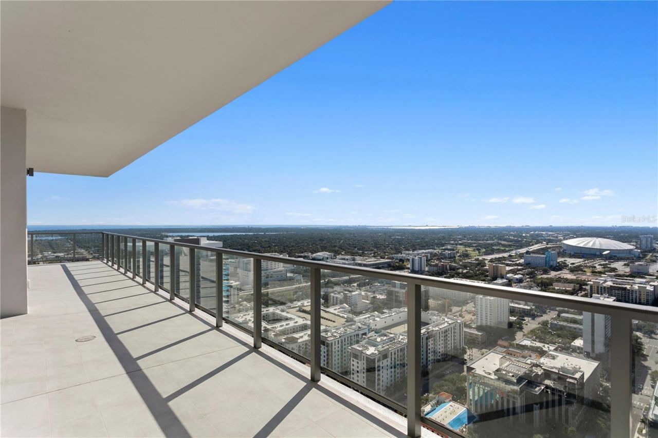 275 1st Avenue S, Unit 4004, Saint Petersburg, FL 33701 Photo
