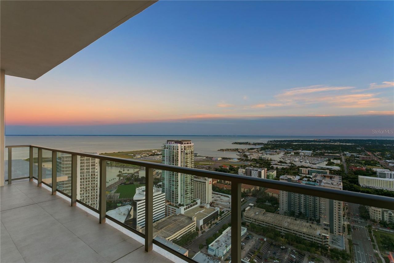 275 1st Avenue S, Unit 4004, Saint Petersburg, FL 33701 Photo