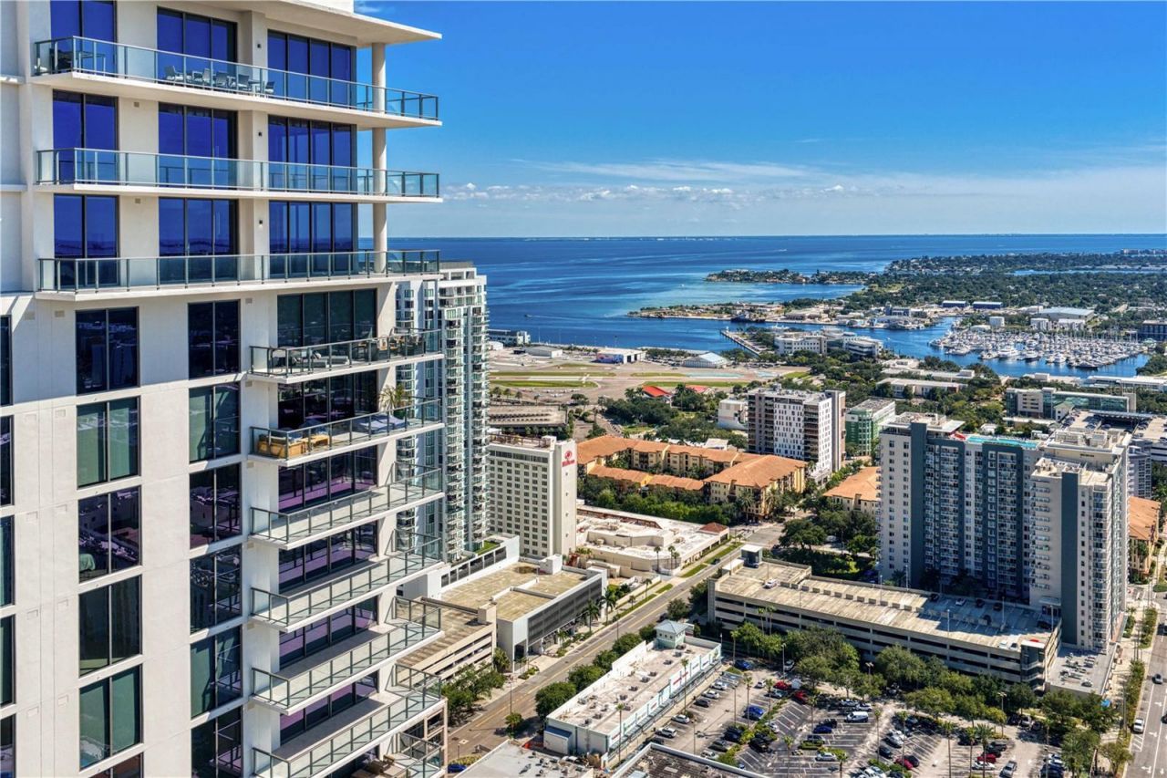 275 1st Avenue S, Unit 4004, Saint Petersburg, FL 33701 Photo