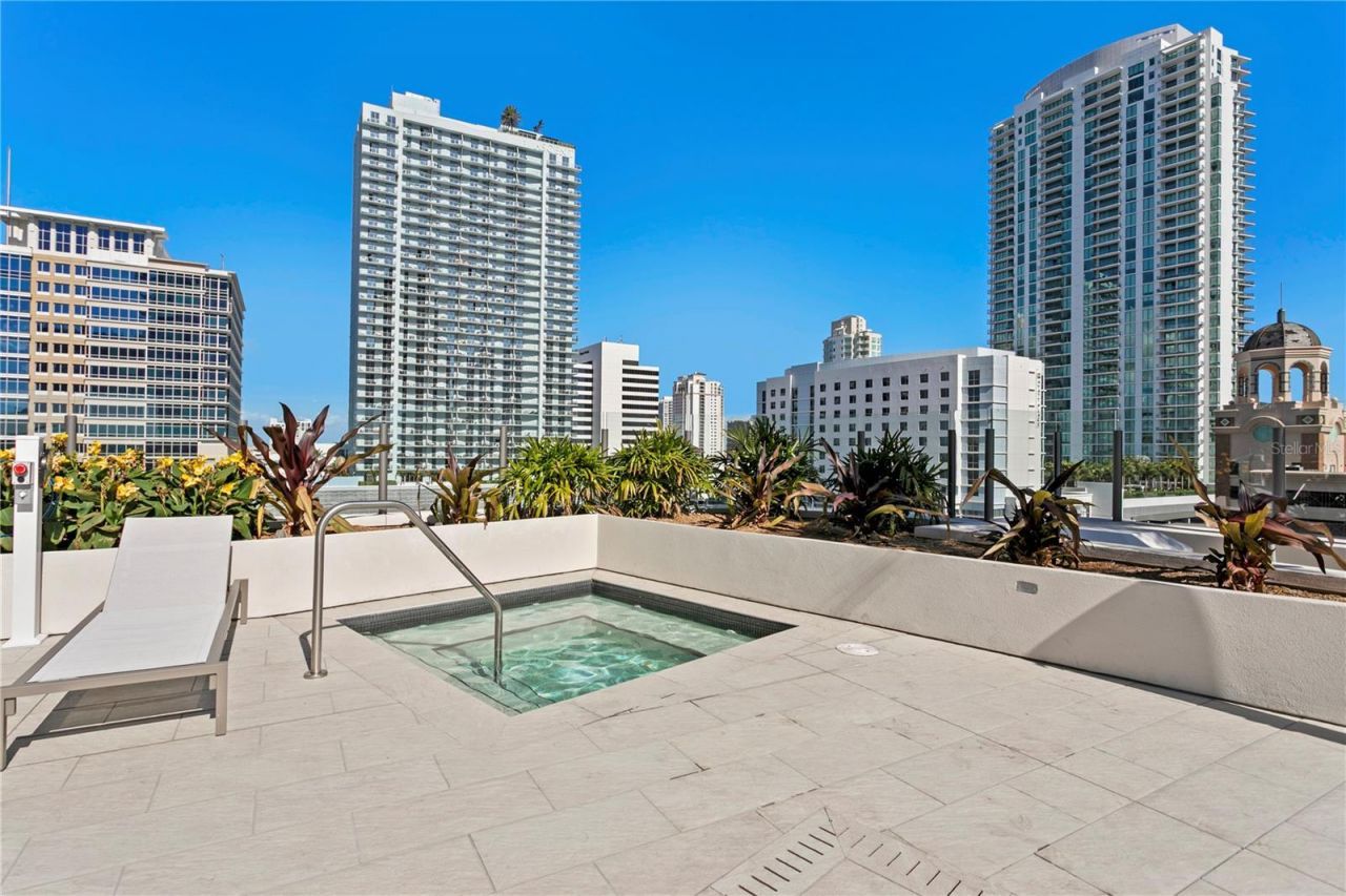 275 1st Avenue S, Unit 4004, Saint Petersburg, FL 33701 Photo