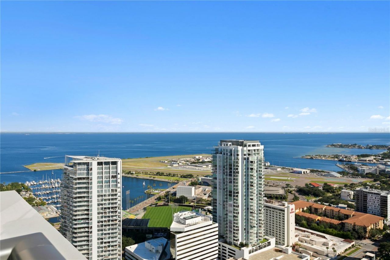 275 1st Avenue S, Unit 4004, Saint Petersburg, FL 33701 Photo