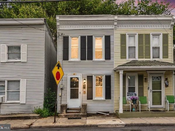 422 N WEST STREET, CARLISLE, PA 17013