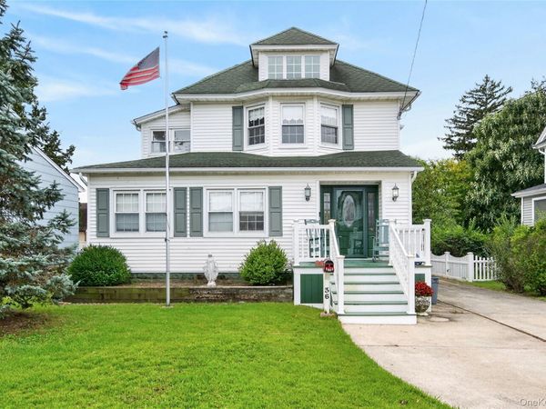 36 Union Place, Lynbrook, NY 11563