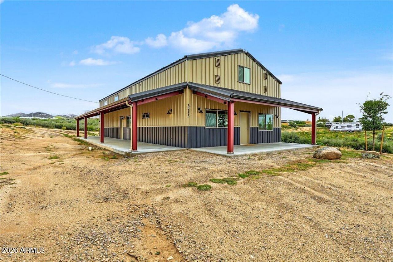 8285 W Abbey (Barndominium) Lane, Wilhoit, AZ 86332