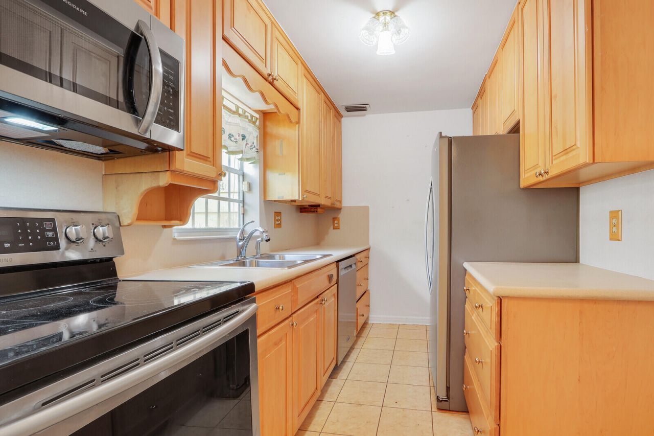 525 51st Street, West Palm Beach, FL 33407 Photo