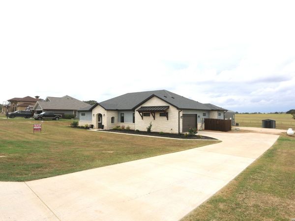 120 Western Way, Adkins, TX 78101