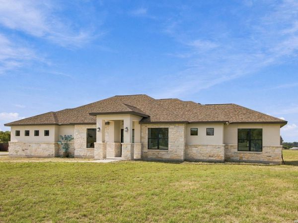 108 Abrego Trail, Floresville, TX 78114
