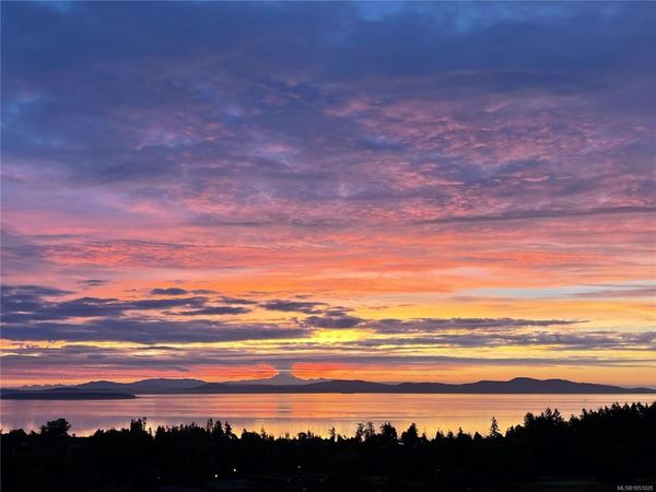 5388 Hill Rise Terr , Unit #103, Saanich, BC V8Y 3K3