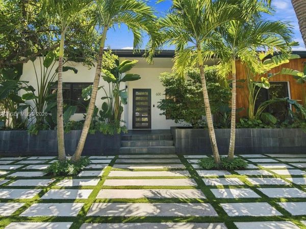 600 W 51st St , Miami Beach, FL 33140