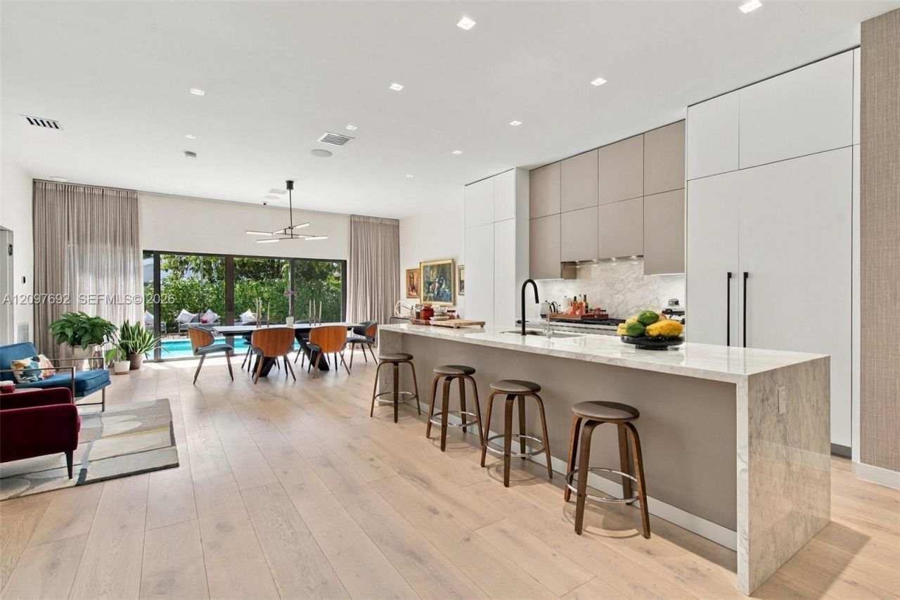 600 W 51st St , Miami Beach, FL 33140 Photo