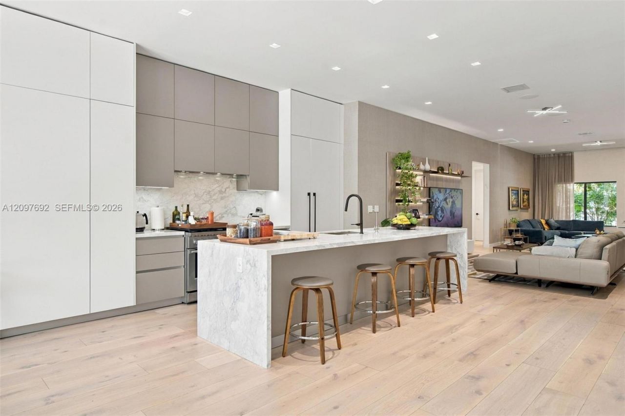 600 W 51st St , Miami Beach, FL 33140 Photo