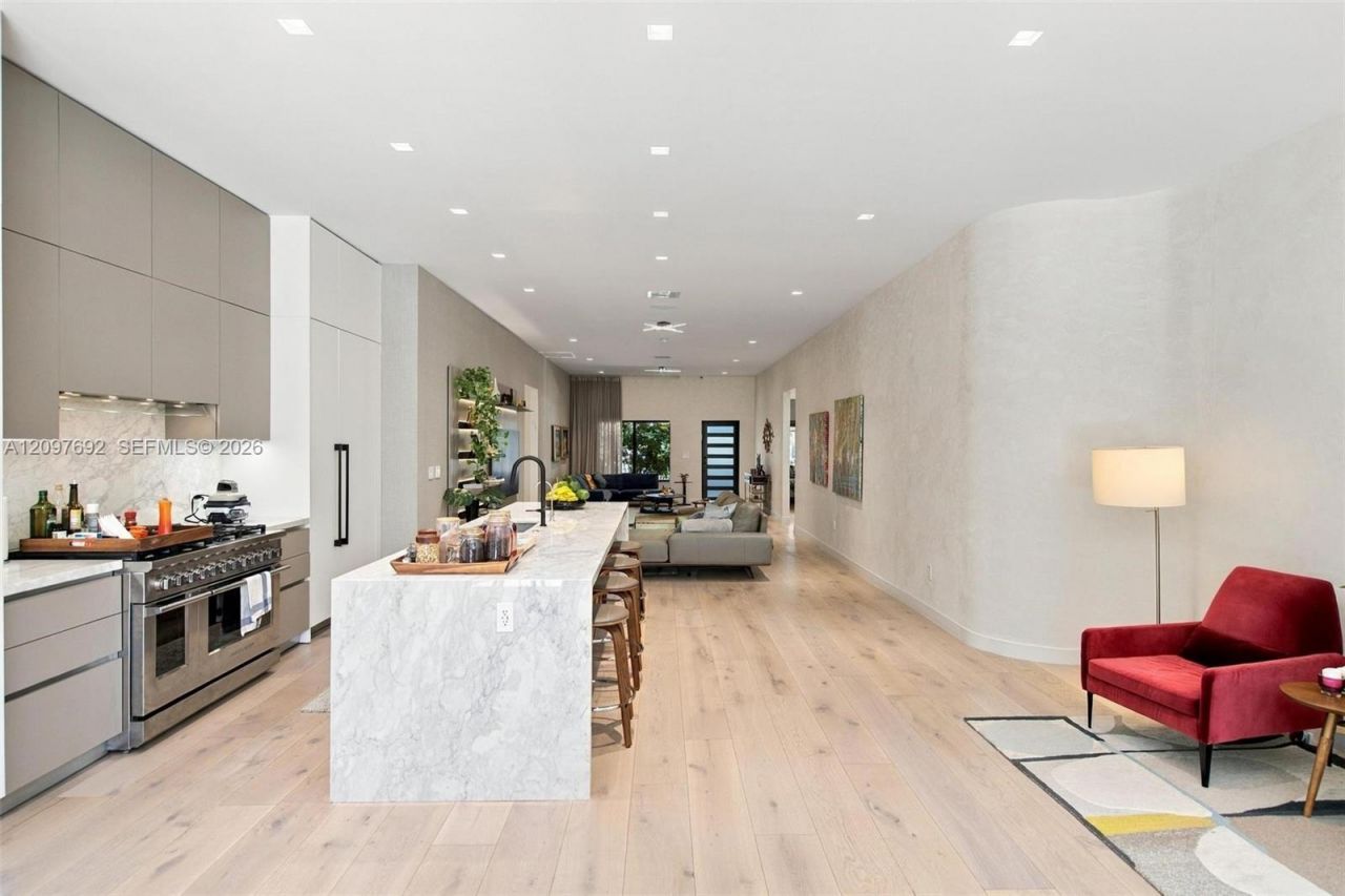 600 W 51st St , Miami Beach, FL 33140 Photo