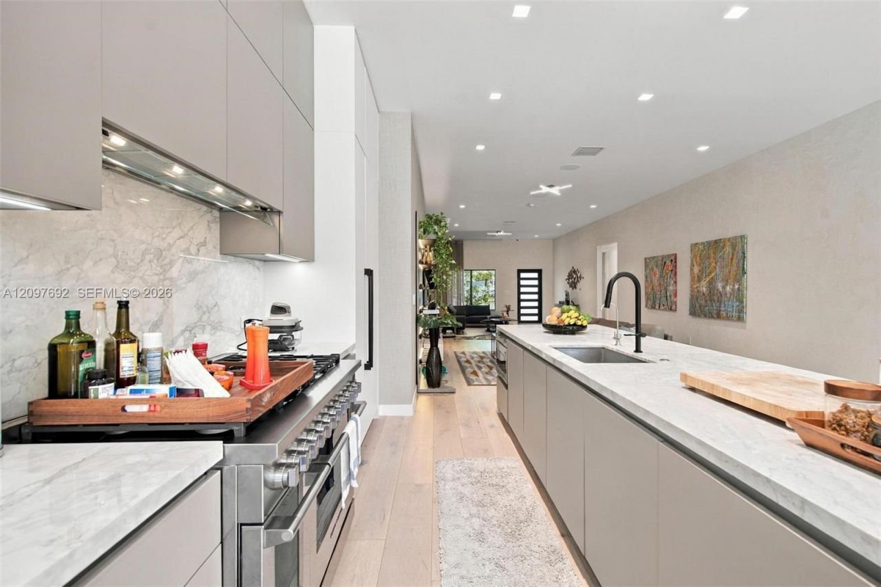 600 W 51st St , Miami Beach, FL 33140 Photo