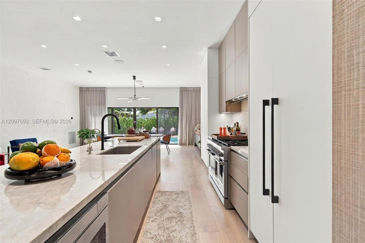 600 W 51st St , Miami Beach, FL 33140 Photo