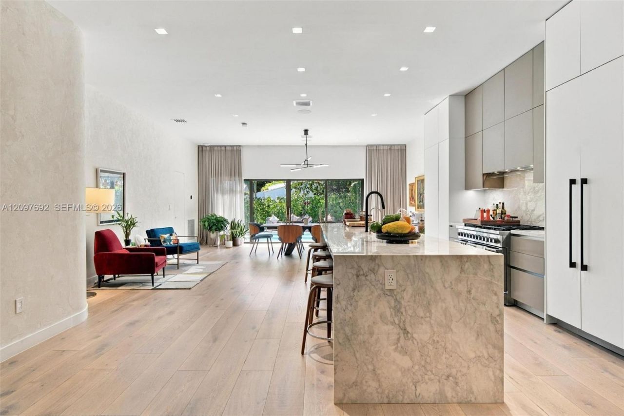 600 W 51st St , Miami Beach, FL 33140 Photo