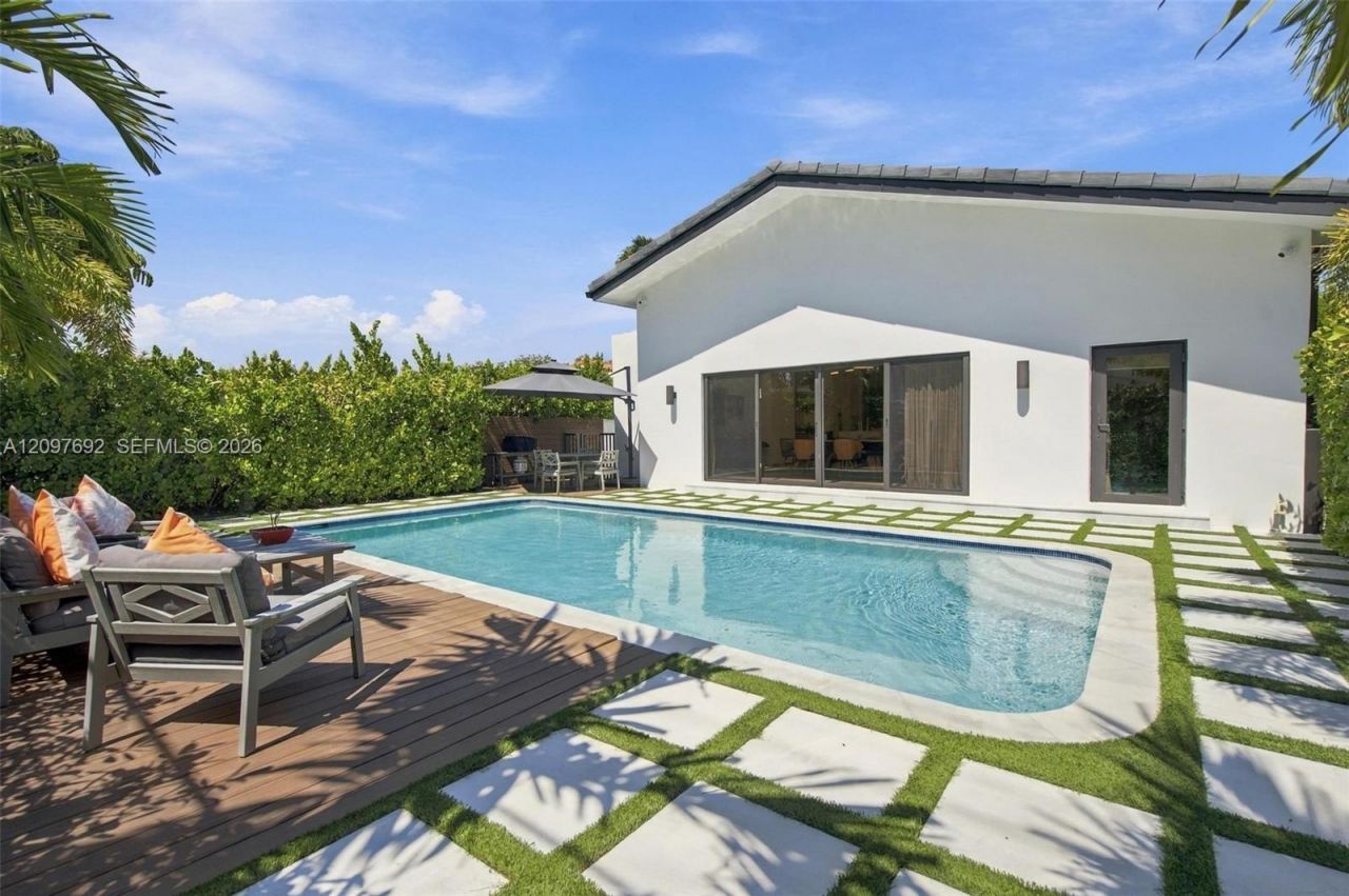 600 W 51st St , Miami Beach, FL 33140 Photo
