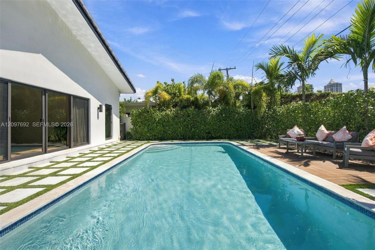 600 W 51st St , Miami Beach, FL 33140 Photo