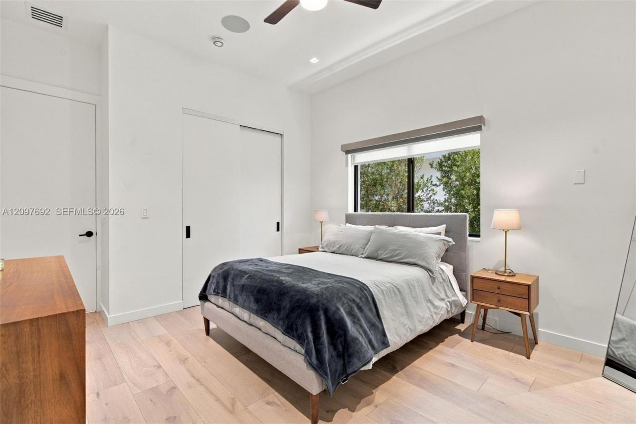 600 W 51st St , Miami Beach, FL 33140 Photo