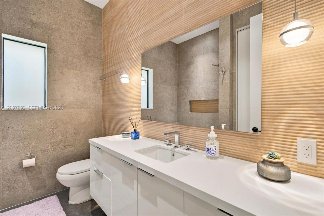 600 W 51st St , Miami Beach, FL 33140 Photo