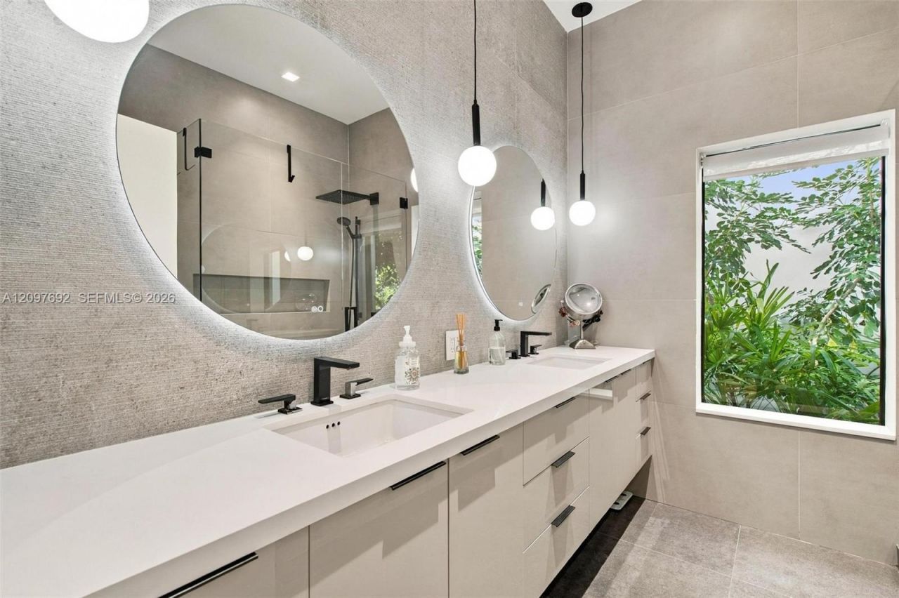 600 W 51st St , Miami Beach, FL 33140 Photo