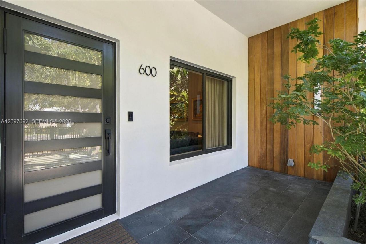 600 W 51st St , Miami Beach, FL 33140 Photo